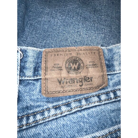 Wrangler Men 44x9 Jean Shorts Classic Five Pocket Medium Wash - Picture 9 of 10